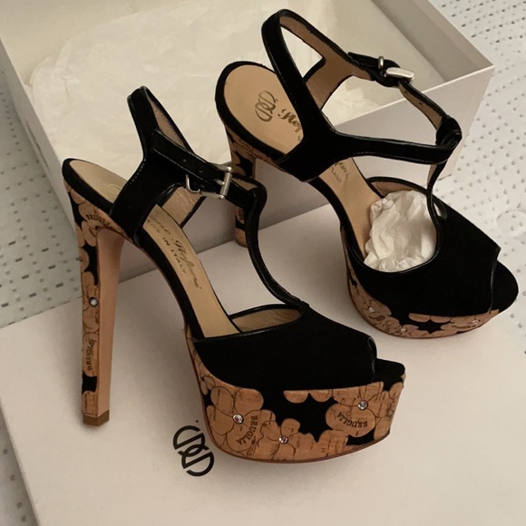 Heels - Picture 2 of 3